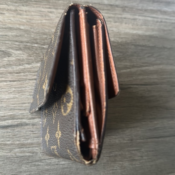 Authentic Louis Vuitton Monogram Canvas Elise Wallet - Picture 4 of 8